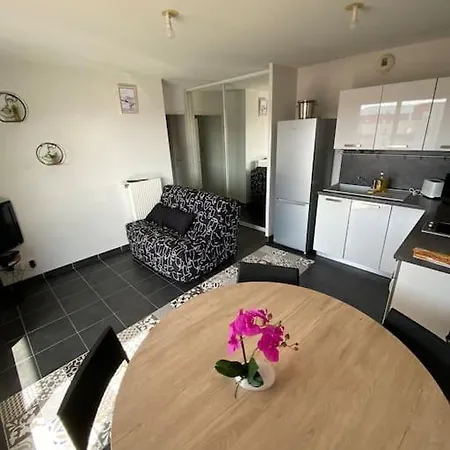Terrasse + Parking Apartment